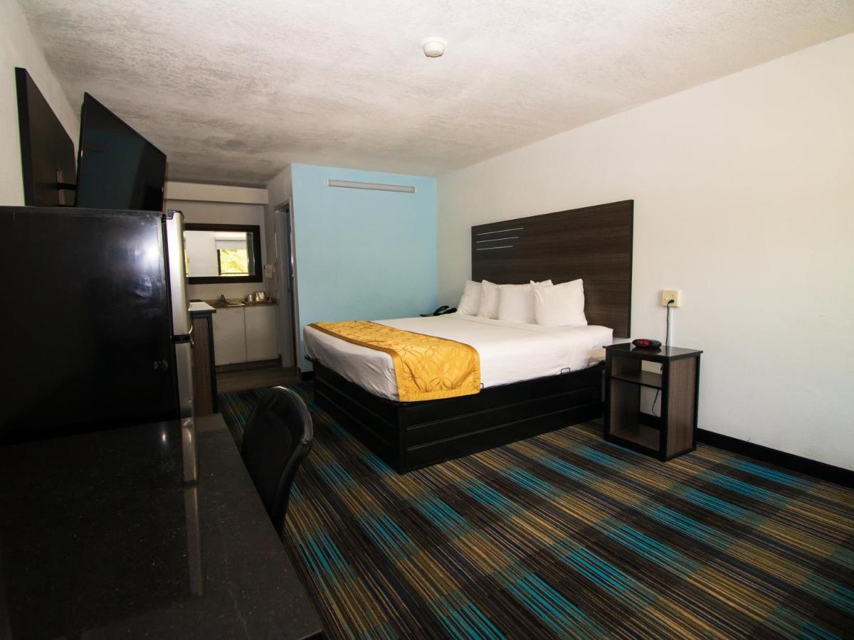 King Room at Sweet Dream Inn University Park