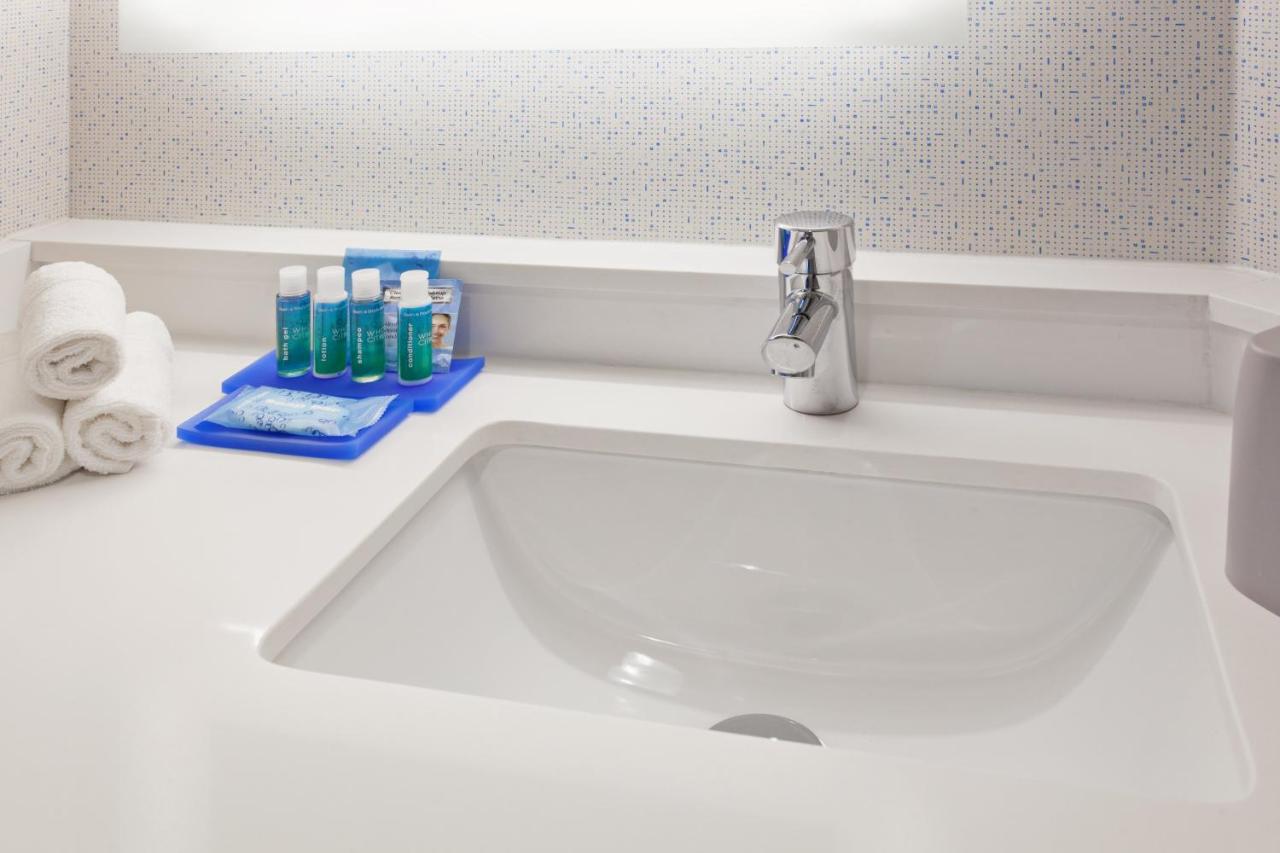 Queen Room at Holiday Inn Express West Los Angeles, an IHG Hotel