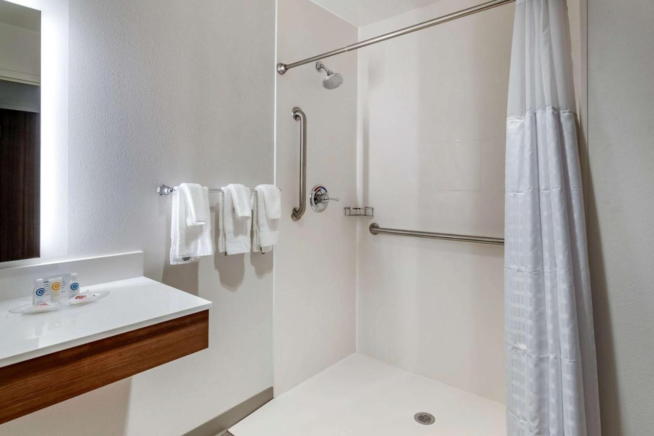 King Suite with Roll-in Shower Accessible/Non Smoking at Comfort Suites Grandview - Kansas City