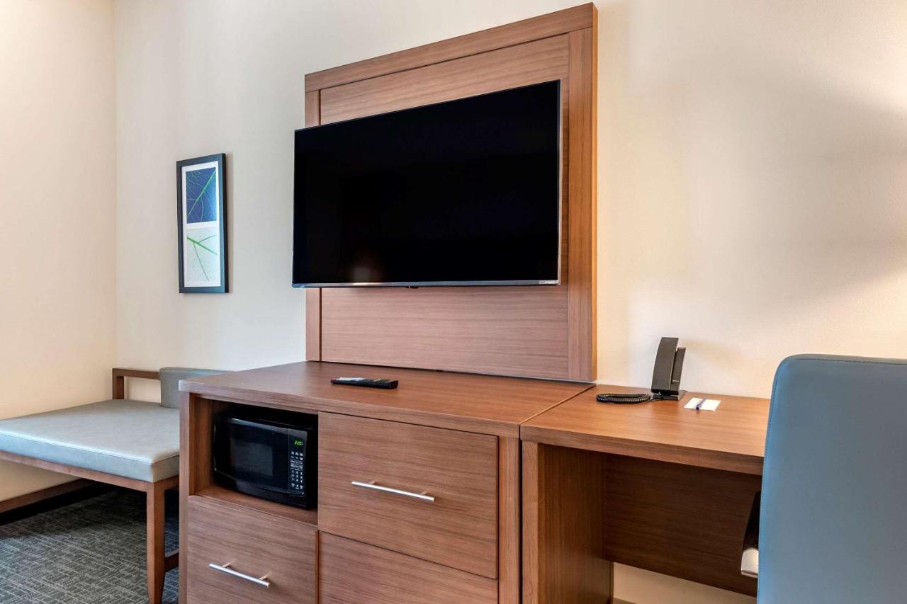 King Suite with Accessible Tub Accessible/Non Smoking Accessible at Comfort Suites Grandview - Kansas City