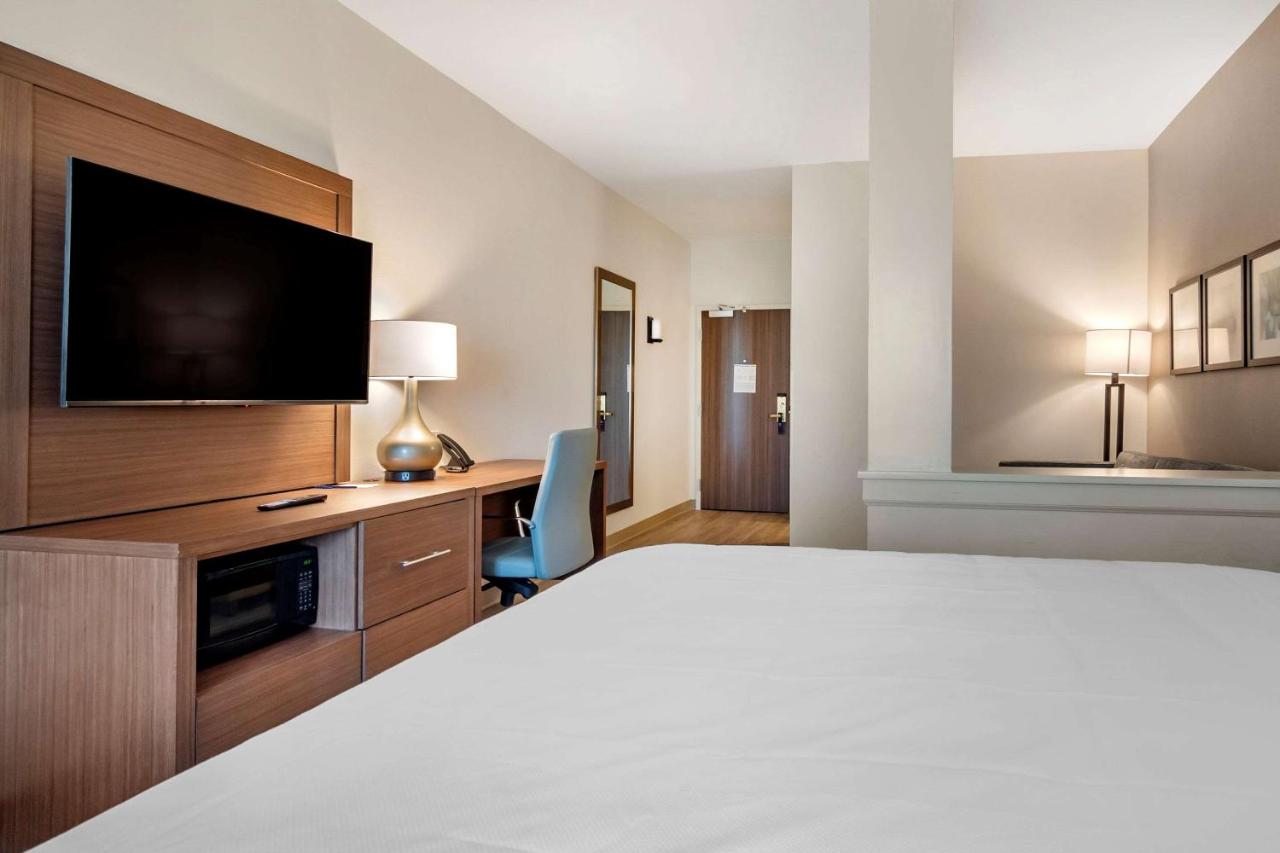 Queen Suite with Two Queen Beds - Non-Smoking at Comfort Suites Grandview - Kansas City