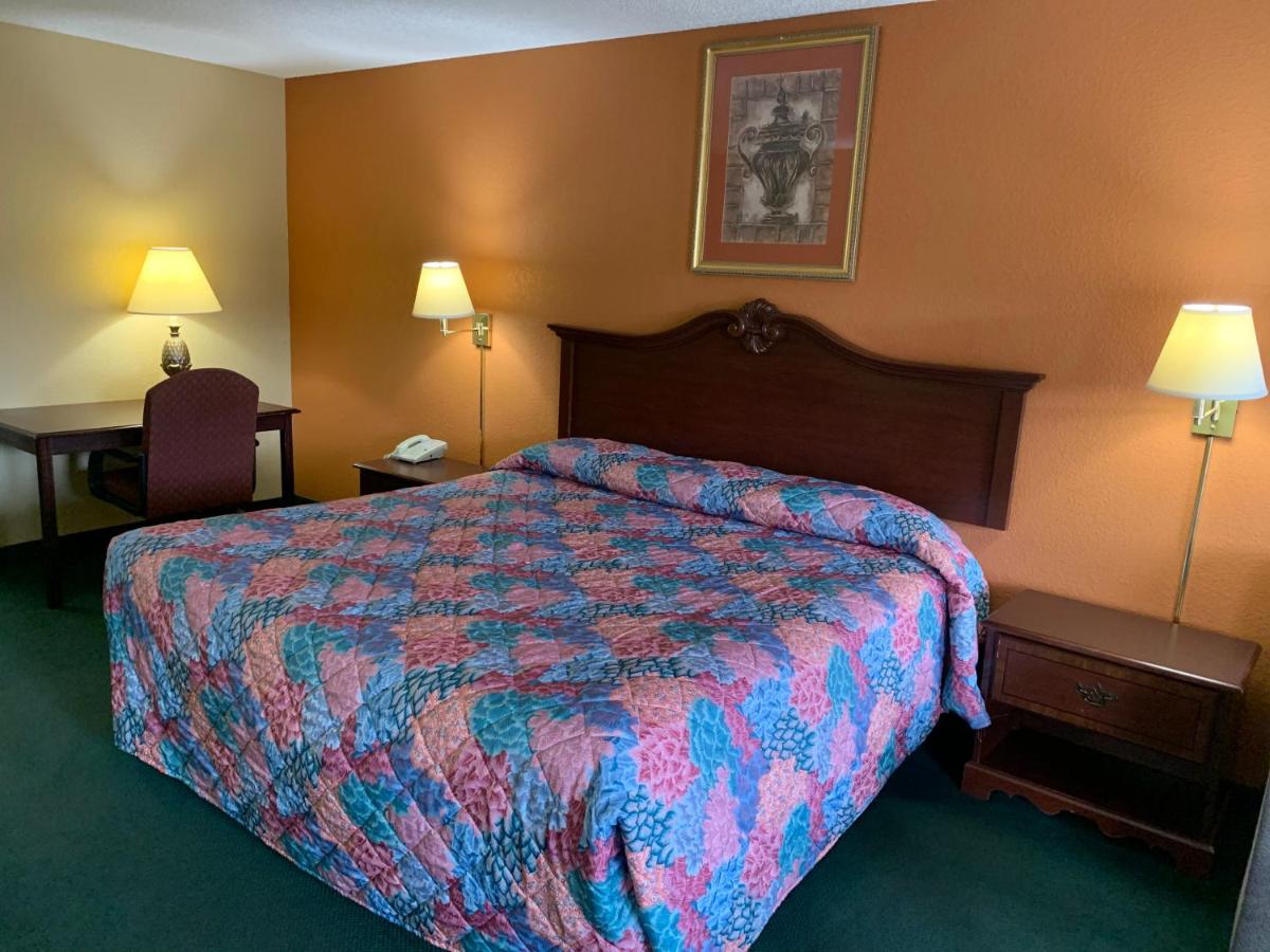 | Coachman's Inn Motel