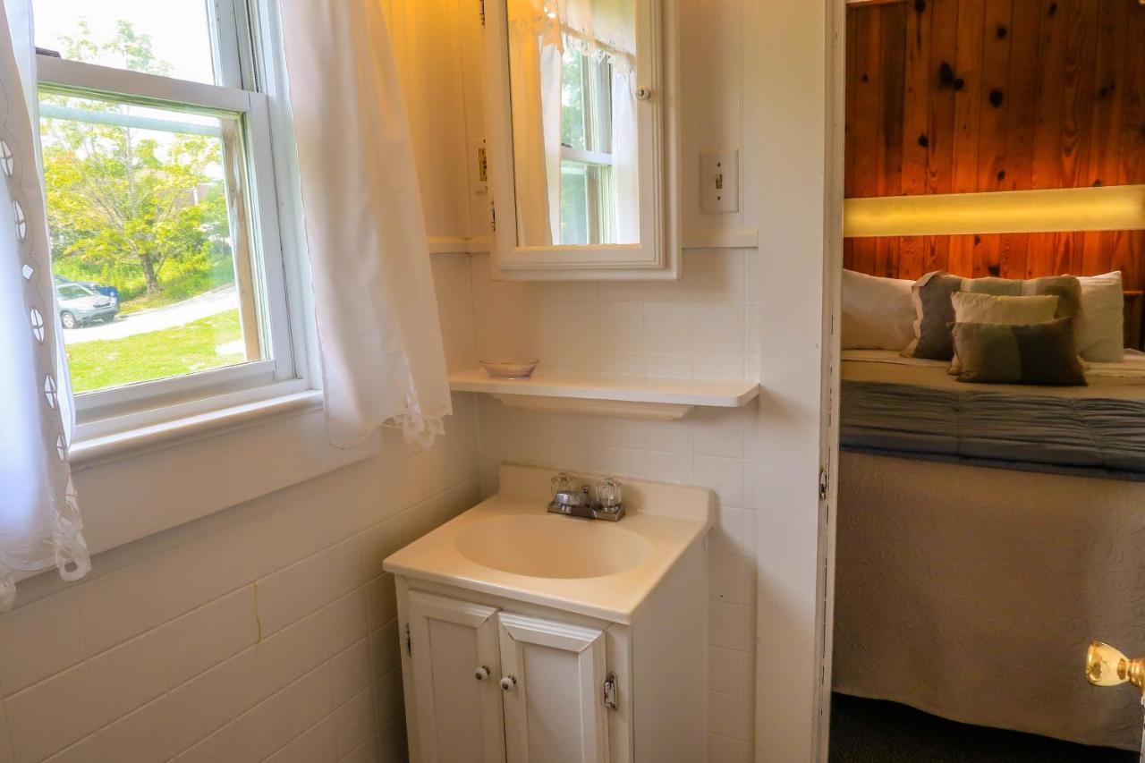  | Mountainaire Inn and Log Cabins