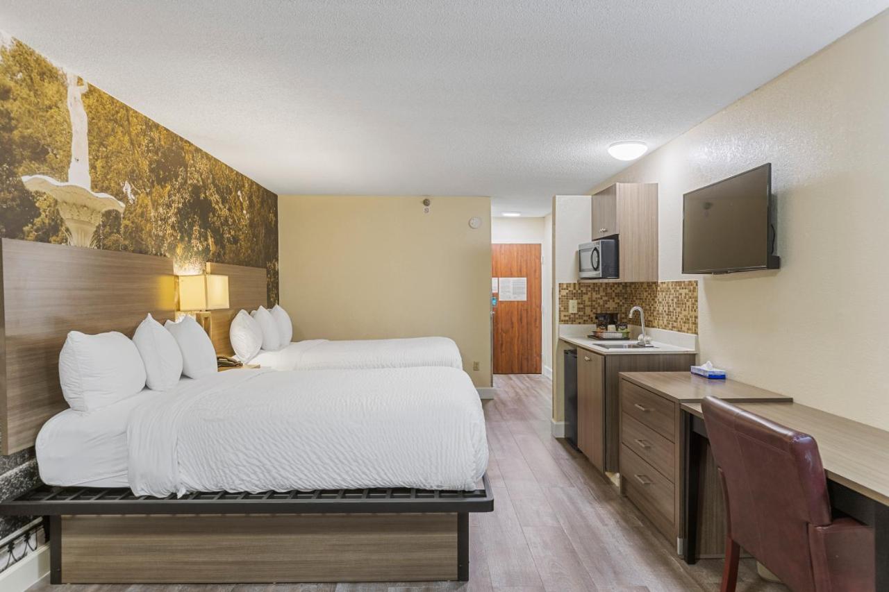 Queen Suite with Two Queen Beds - Non-Smoking at Clarion Pointe Savannah Gateway I-95