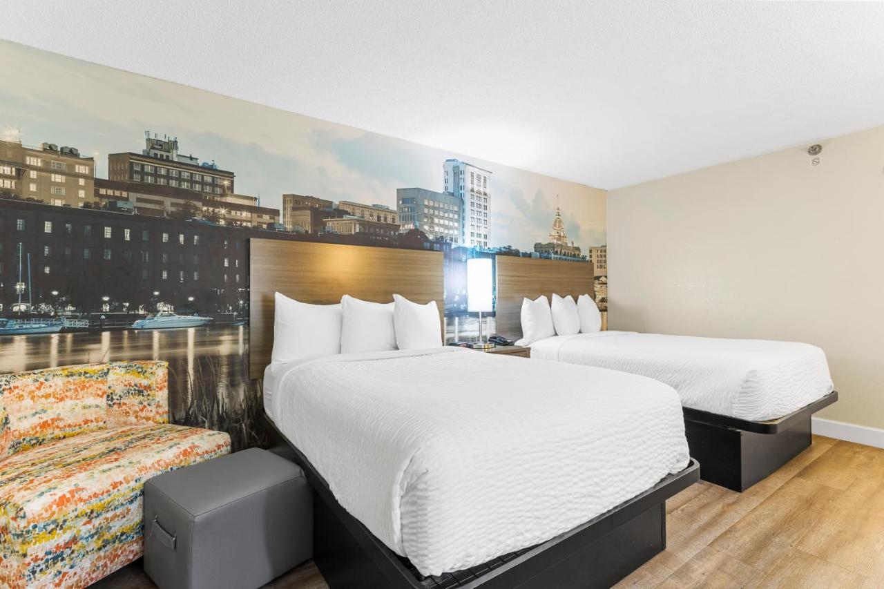 Standard Queen Room with Two Queen Beds - Non-Smoking at Clarion Pointe Savannah Gateway I-95