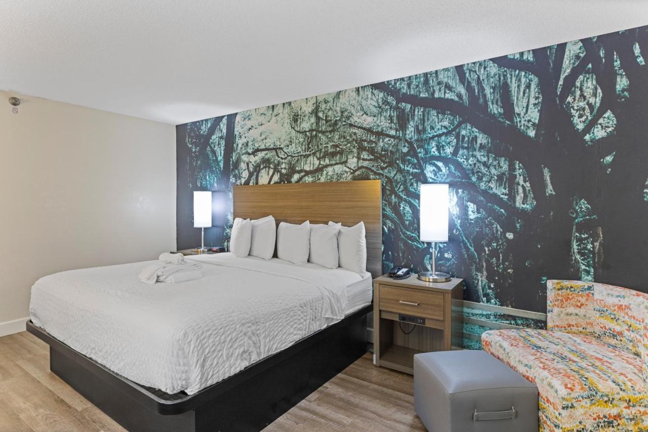 Standard King Room - Non-Smoking  at Clarion Pointe Savannah Gateway I-95