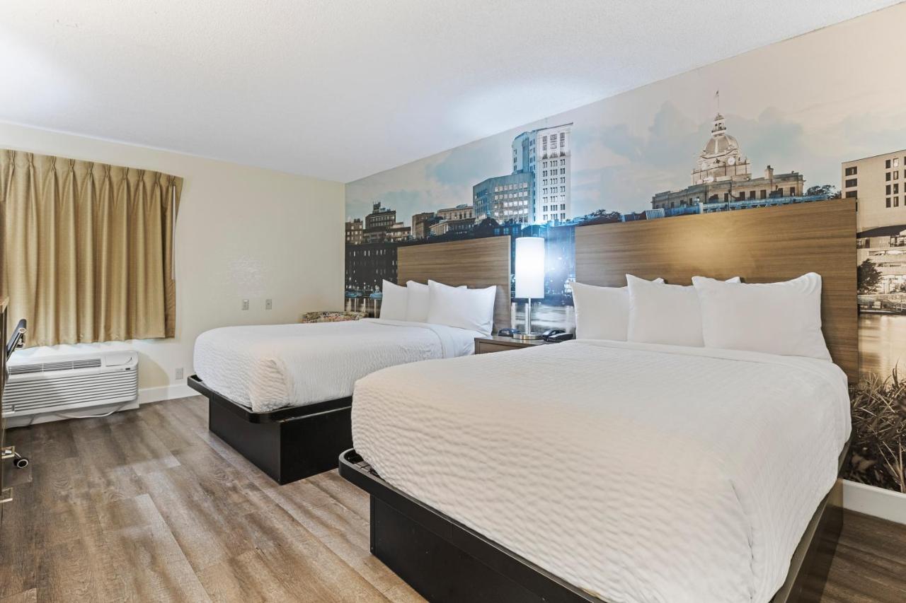 Standard Queen Room with Two Queen Beds - Non-Smoking at Clarion Pointe Savannah Gateway I-95