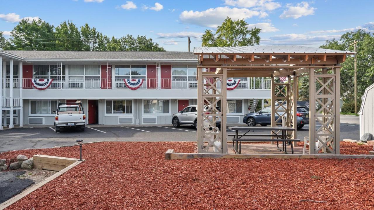  | Grand Traverse Motel
