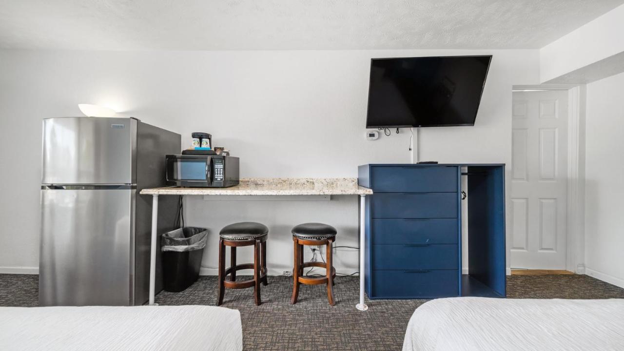  | Grand Traverse Motel