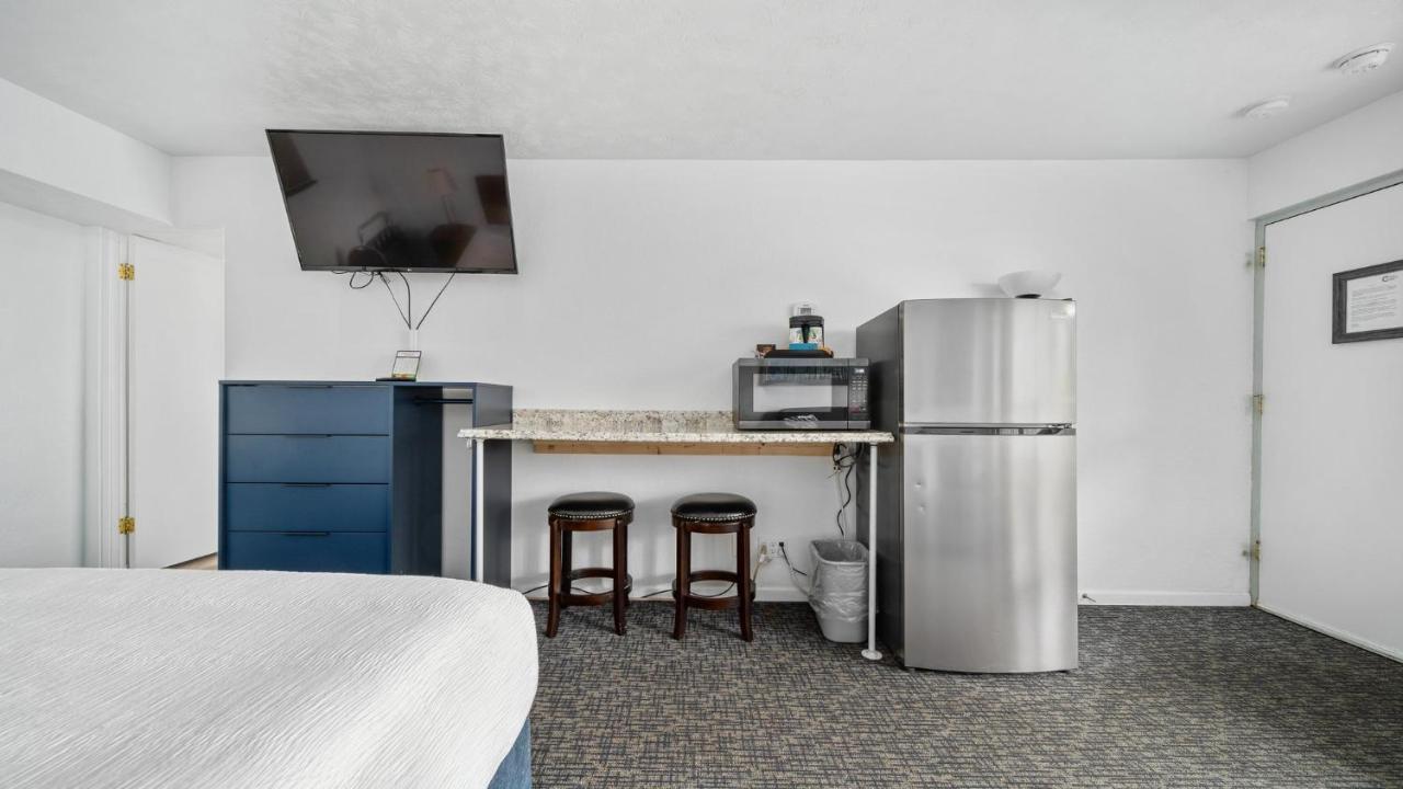  | Grand Traverse Motel