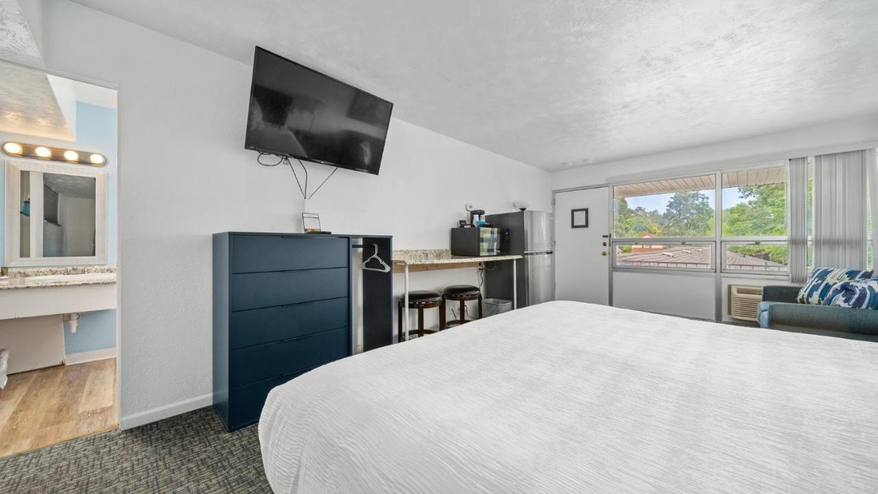  | Grand Traverse Motel