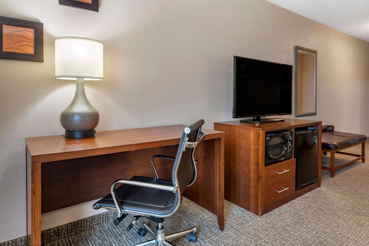 | Comfort Inn Lawrenceburg