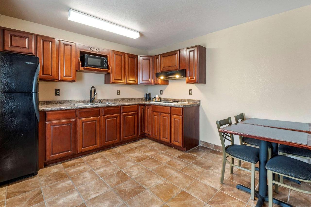 | Comfort Inn Lawrenceburg