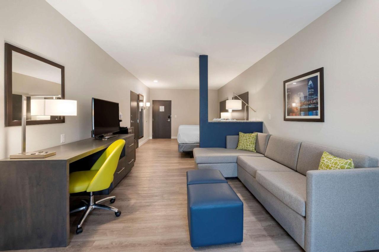 Queen Room with Two Queen Beds - Accessible/Non Smoking at Comfort Suites Cincinnati University - Downtown