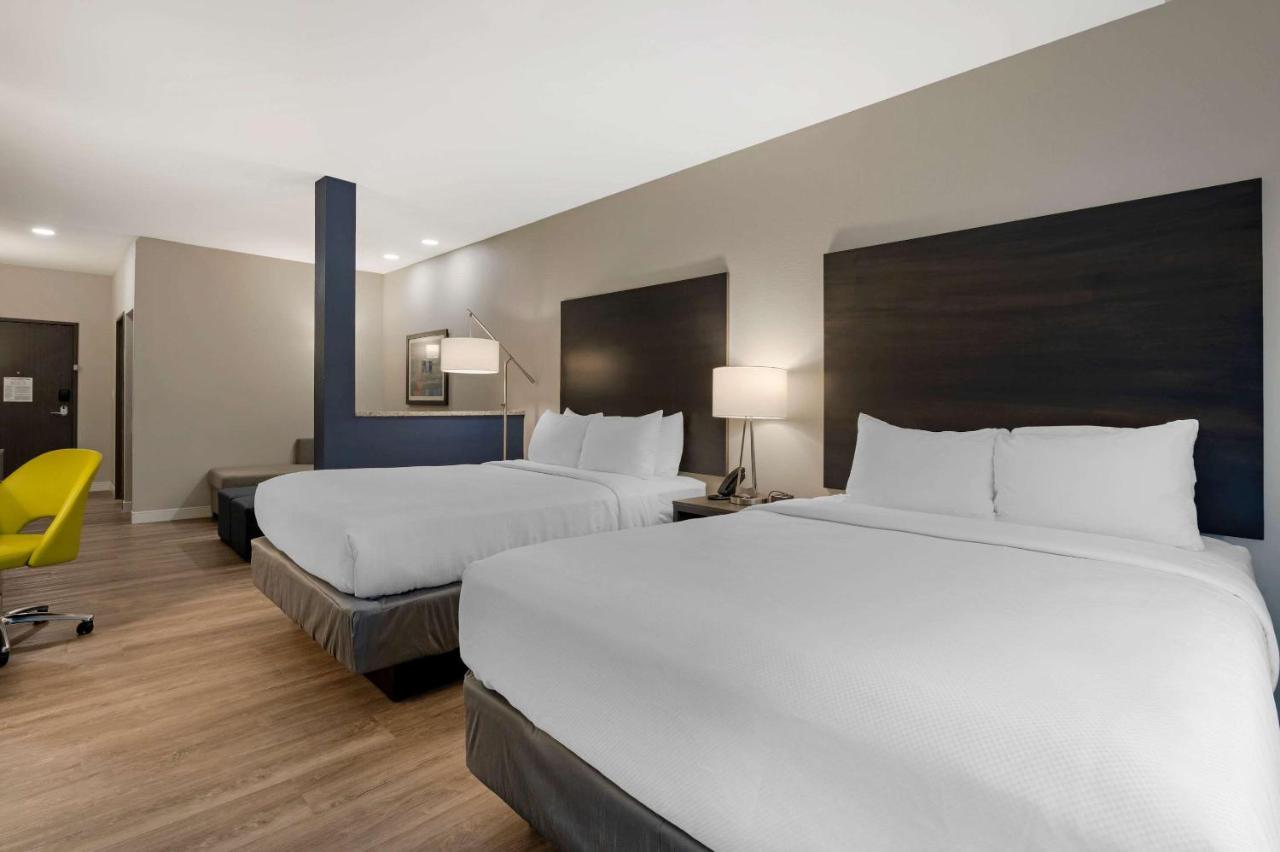 Standard Queen Room with Two Queen Beds - Non Smoking at Comfort Suites Cincinnati University - Downtown