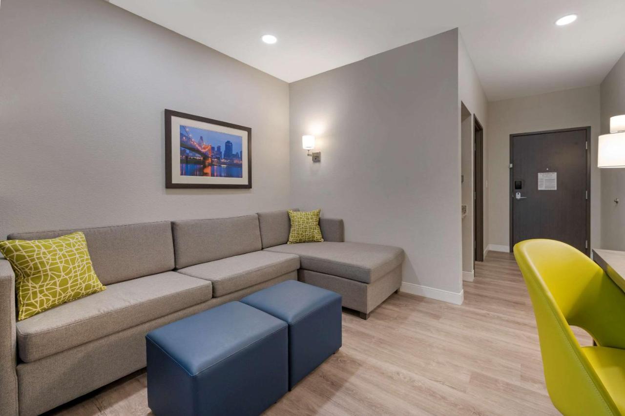 King Suite - Non Smoking at Comfort Suites Cincinnati University - Downtown