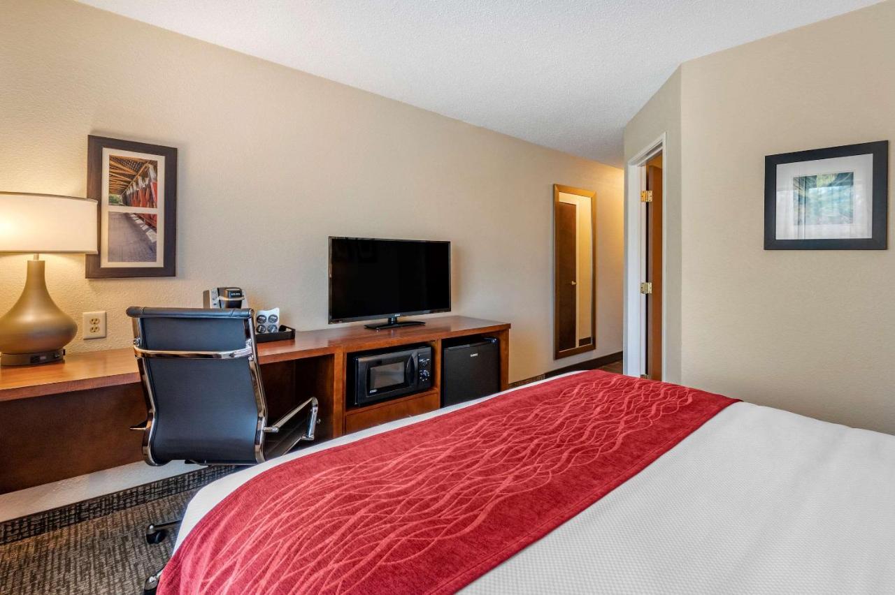 | Comfort Inn La Porte