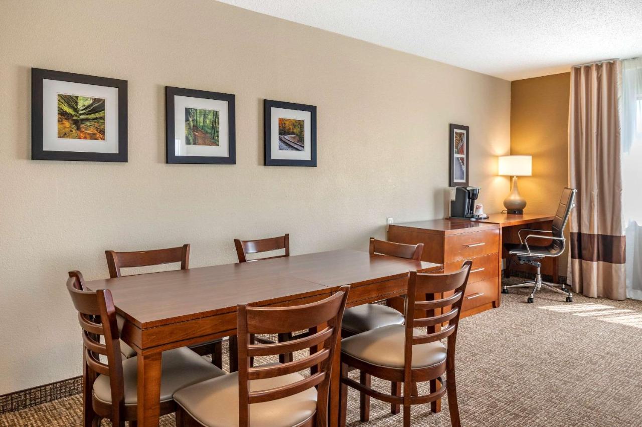 | Comfort Inn La Porte