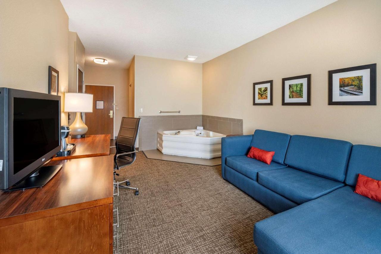 | Comfort Inn La Porte