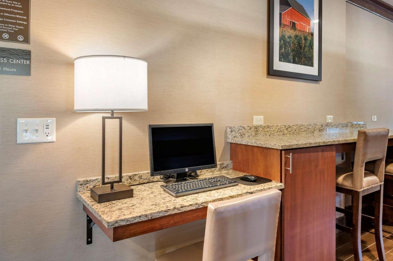 | Comfort Inn La Porte
