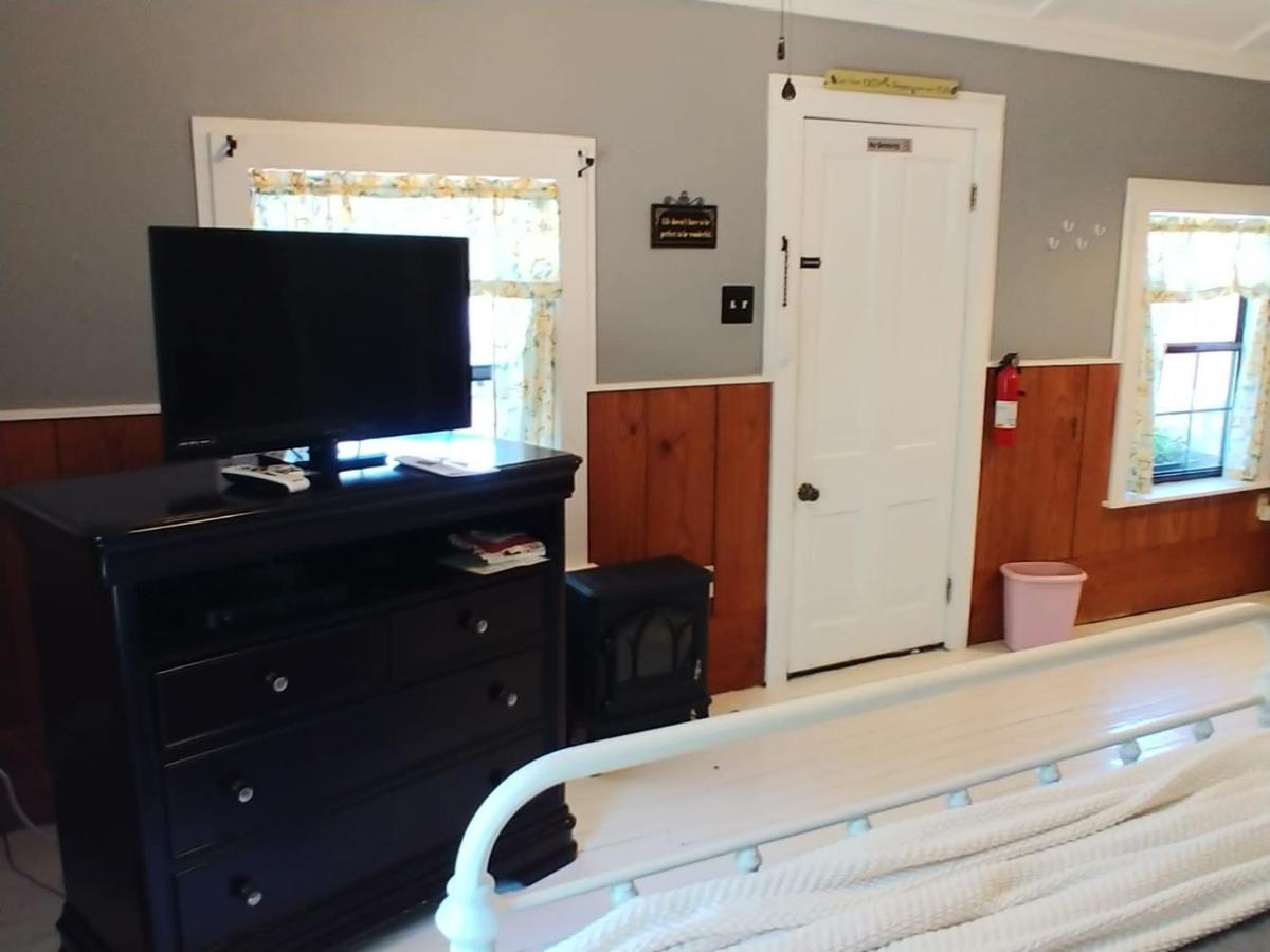 | 3 Sisters Cottages