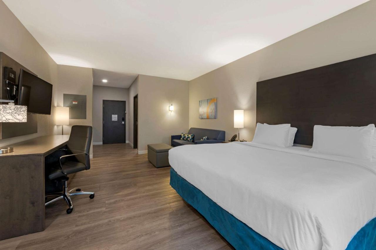 King Room with Sofabed - Accessible/Non Smoking at MainStay Suites Cincinnati University - Uptown