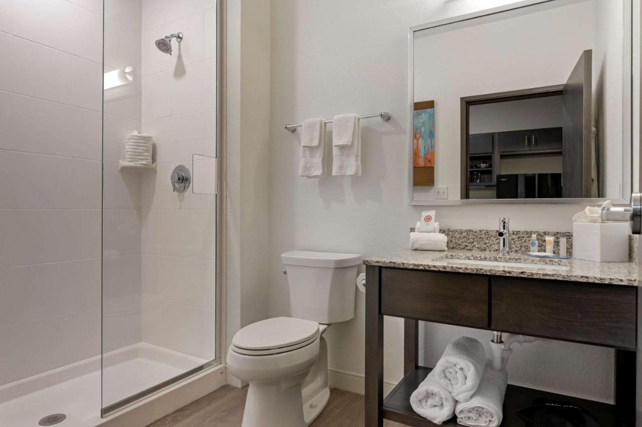 Standard King Room - Non Smoking at MainStay Suites Cincinnati University - Uptown
