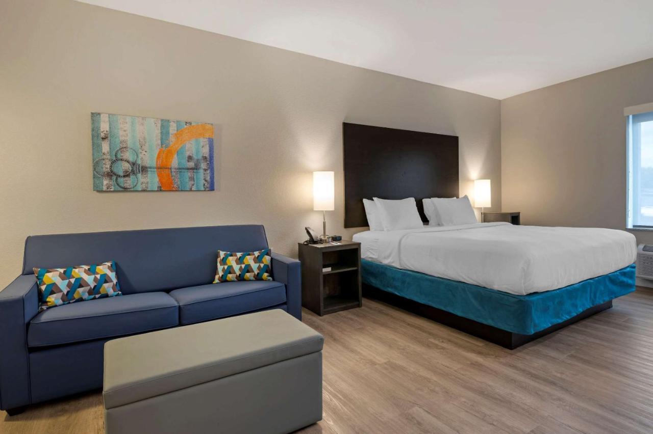 King Room with Sofabed - Accessible/Non Smoking at MainStay Suites Cincinnati University - Uptown