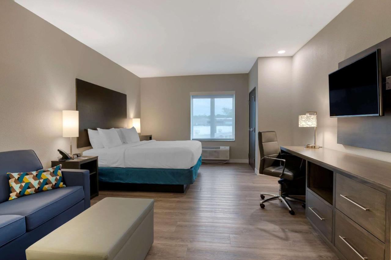 King Room with Sofabed - Accessible/Non Smoking at MainStay Suites Cincinnati University - Uptown
