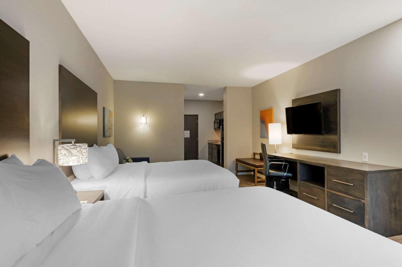 Standard Queen Room with Two Queens and Sofabed - Non Smoking at MainStay Suites Cincinnati University - Uptown