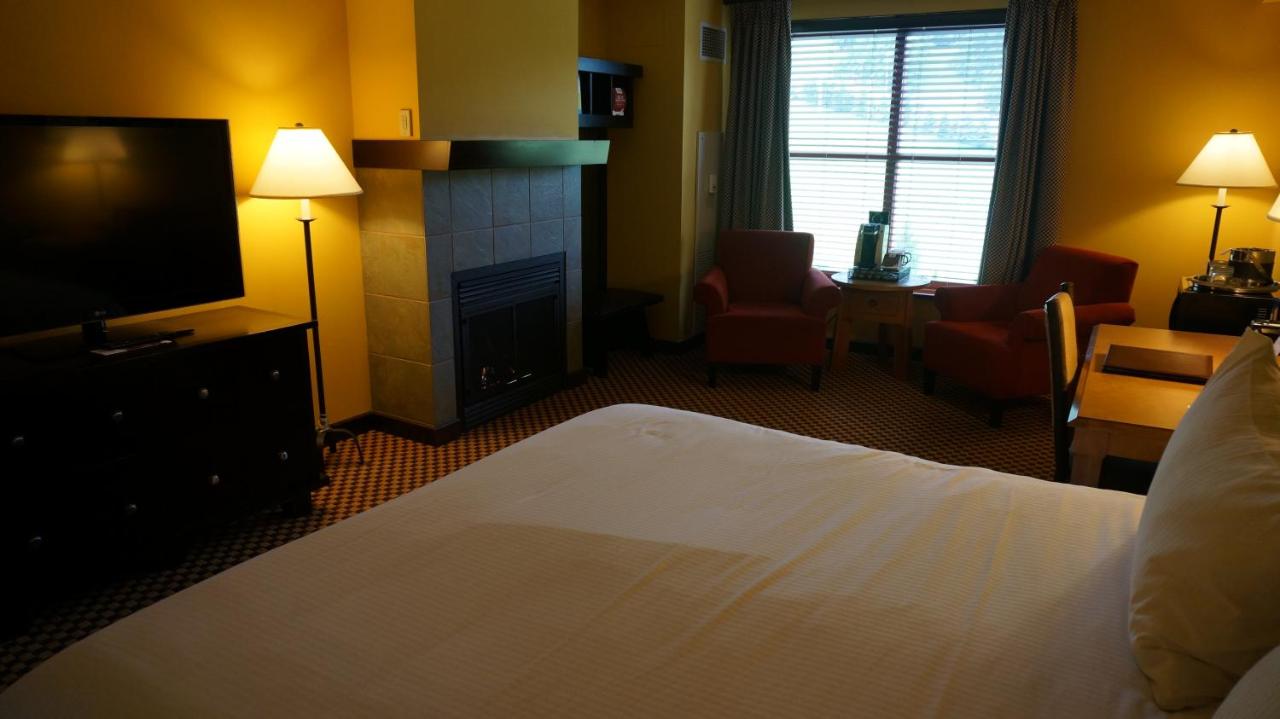 King Room with Mountain View at Bear Creek Mountain Resort