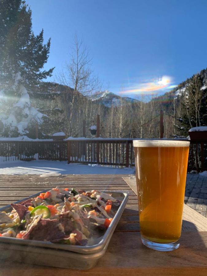 | Silver Fork Lodge & Restaurant