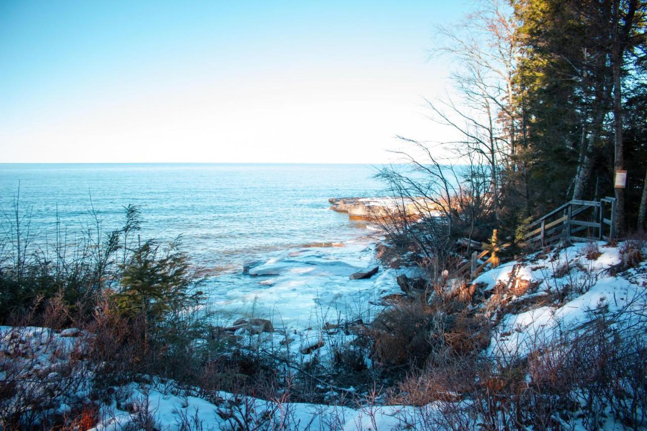 | Au Train Island View Lodge