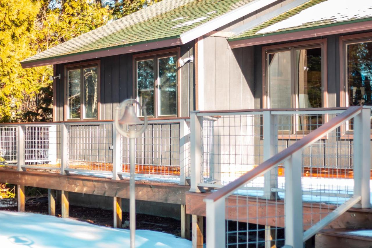 | Au Train Island View Lodge