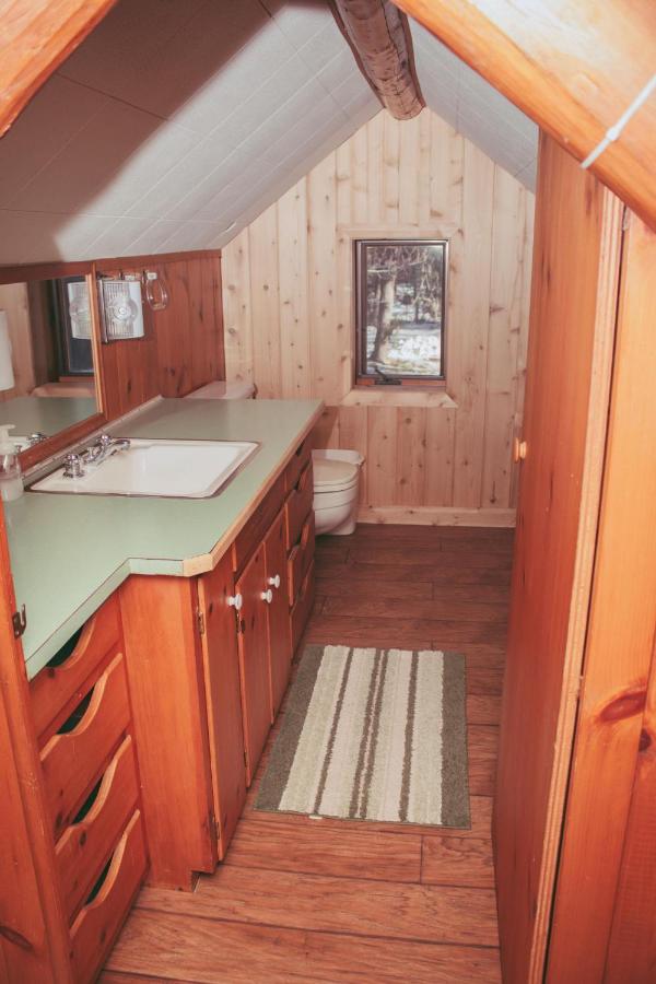 | Au Train Island View Lodge