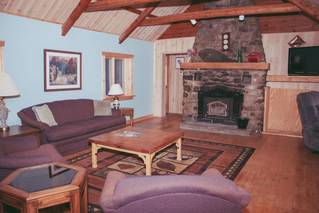 | Au Train Island View Lodge