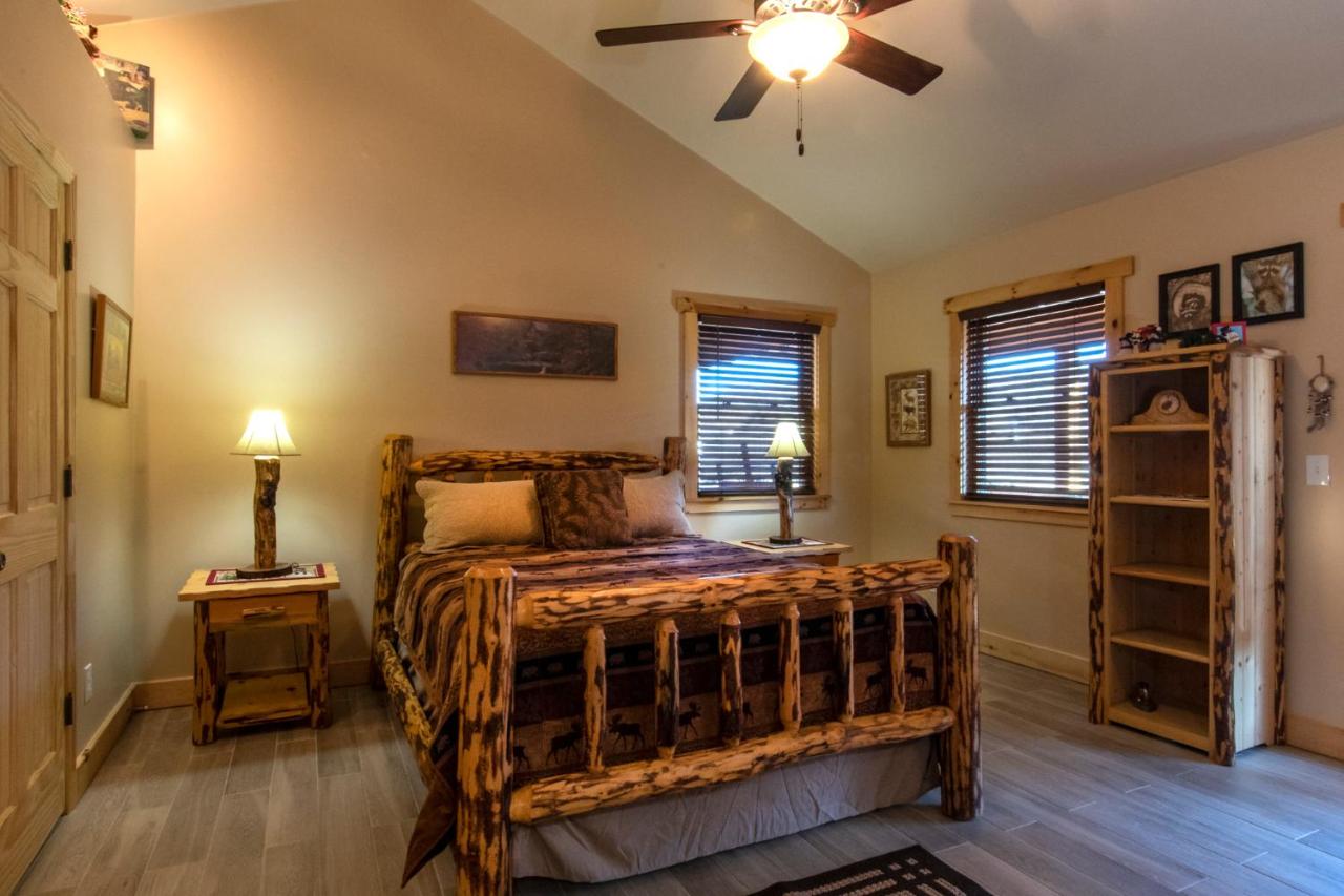 | Calhoun House Inn & Suites