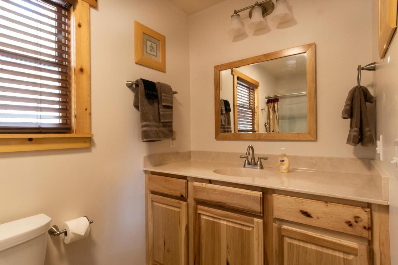 | Calhoun House Inn & Suites