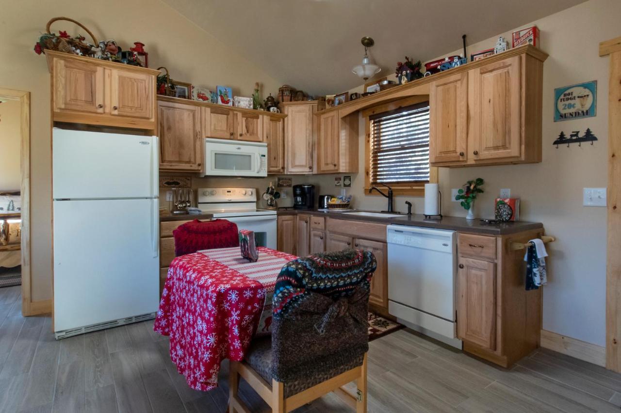 | Calhoun House Inn & Suites