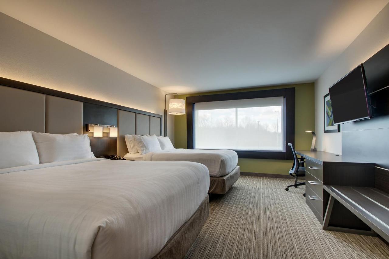 Room with Two Beds - Hearing Accessible - Non-Smoking at Holiday Inn Express & Suites Mount Vernon by IHG
