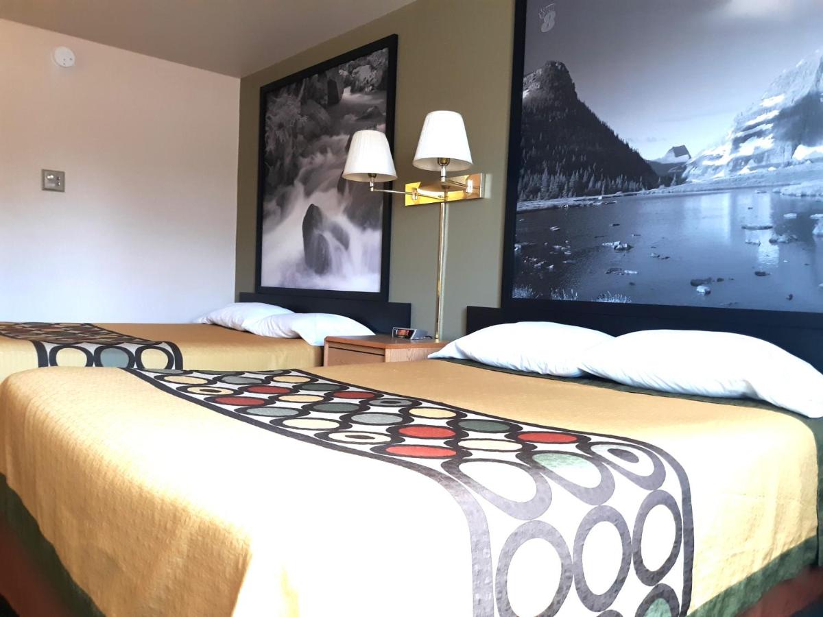 Queen Room with Two Queen Beds - Non-Smoking at Hotel Hamilton