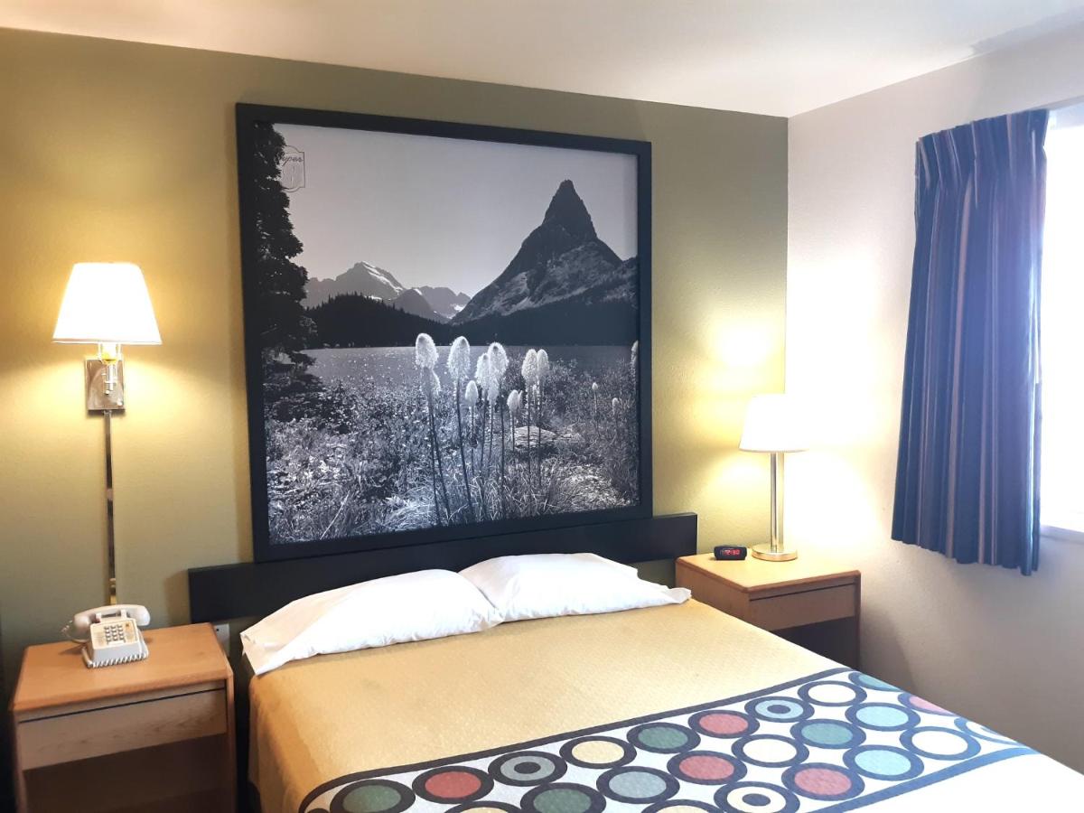Queen Room with Bath Tub - Mobility Accessible/Non-Smoking at Hotel Hamilton