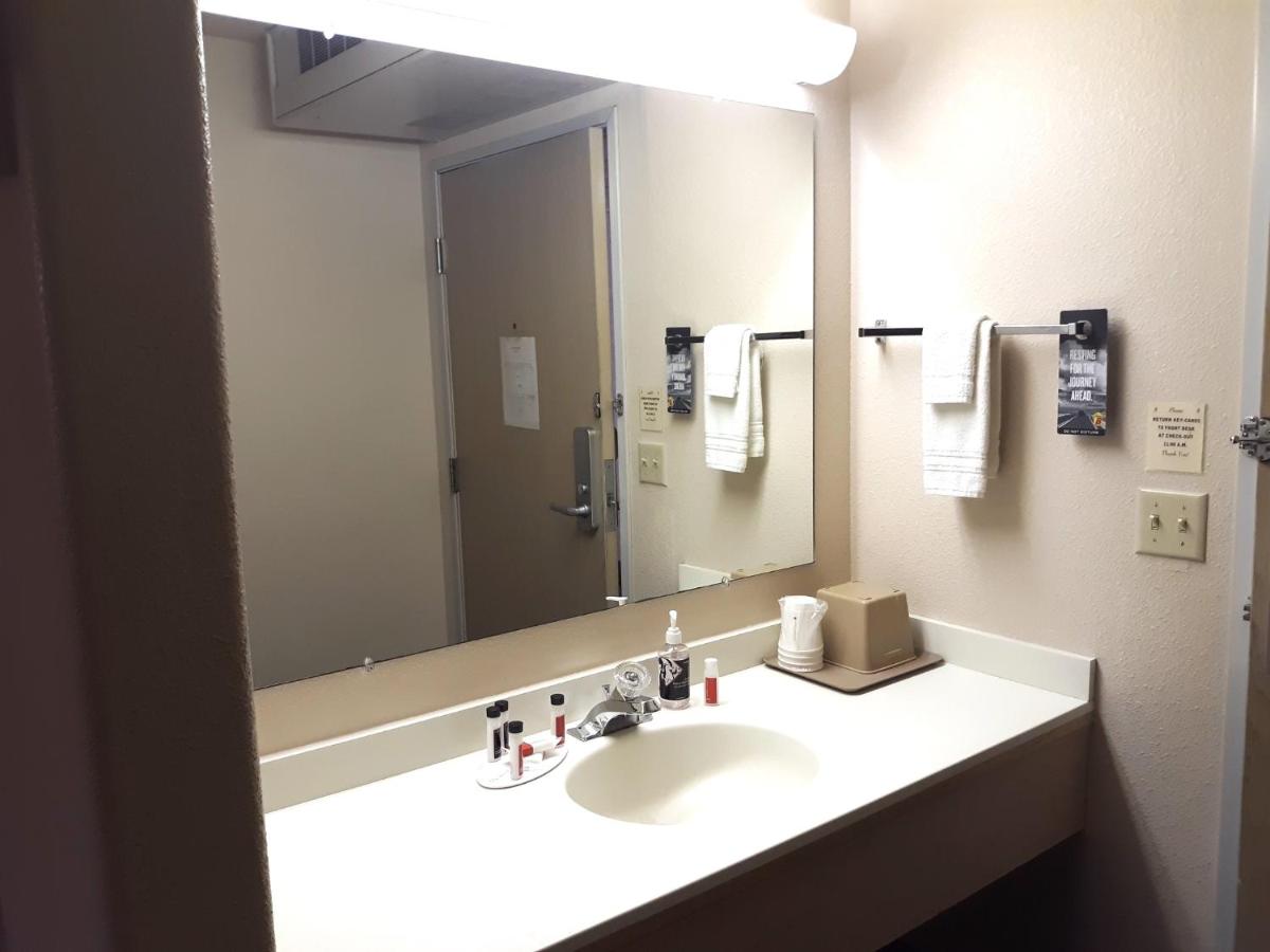 Queen Room with Two Queen Beds - Non-Smoking at Hotel Hamilton