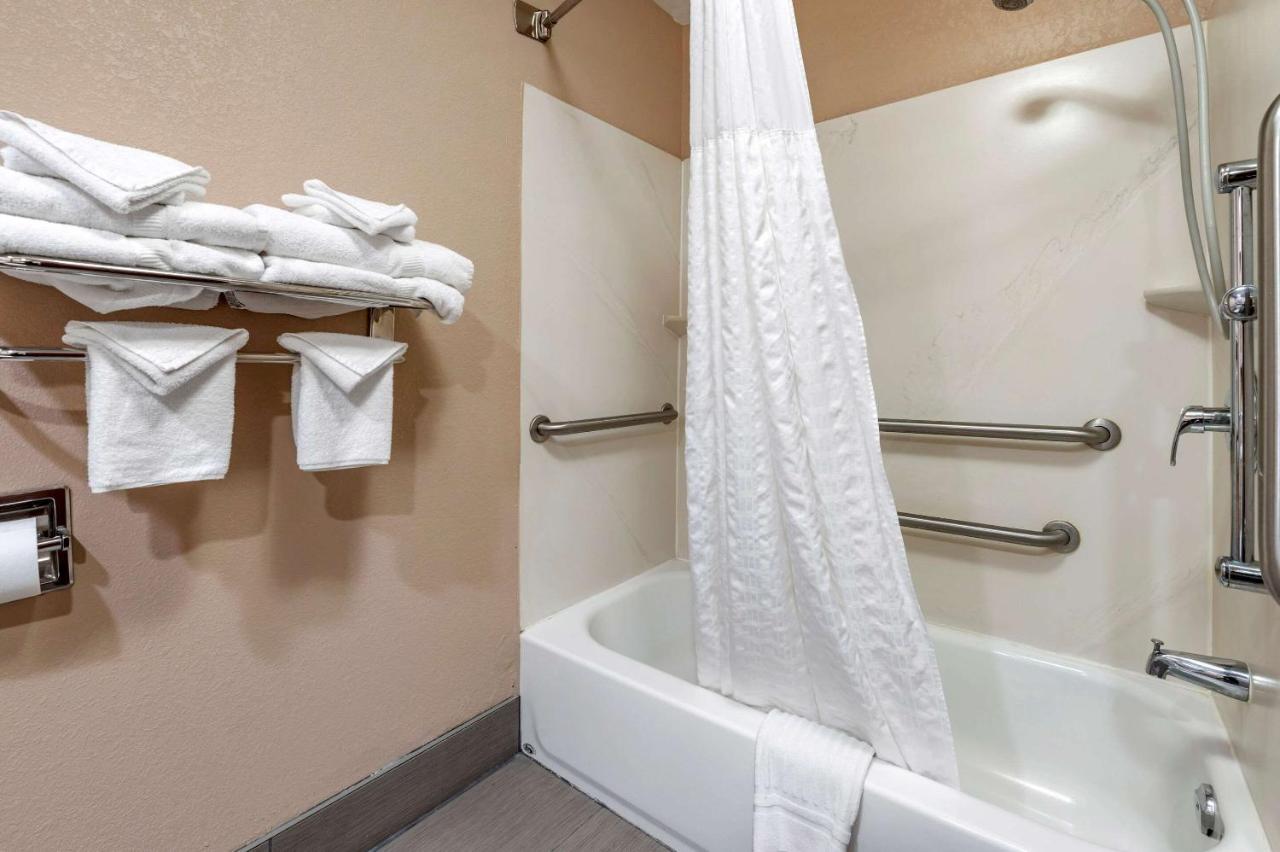 | Comfort Inn Lawrenceburg