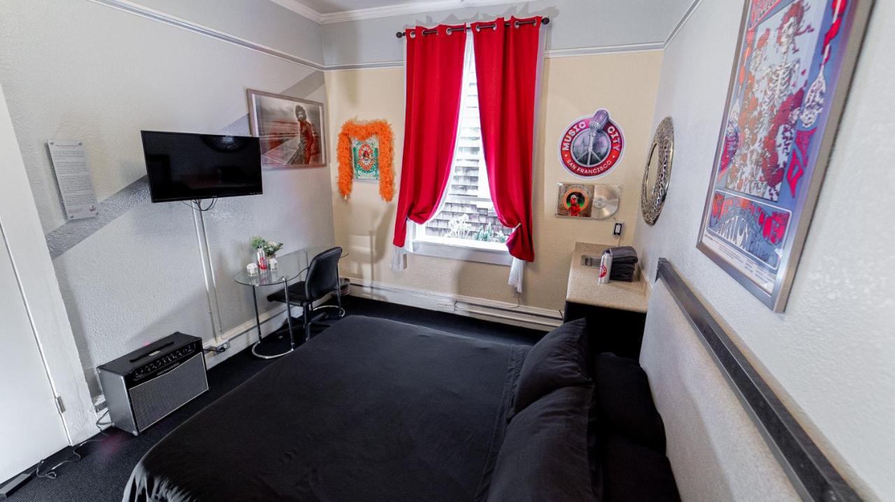 Grateful Dead Room with Shared Bathroom at Music City Hotel - Home of the San Francisco Music Hall of Fame