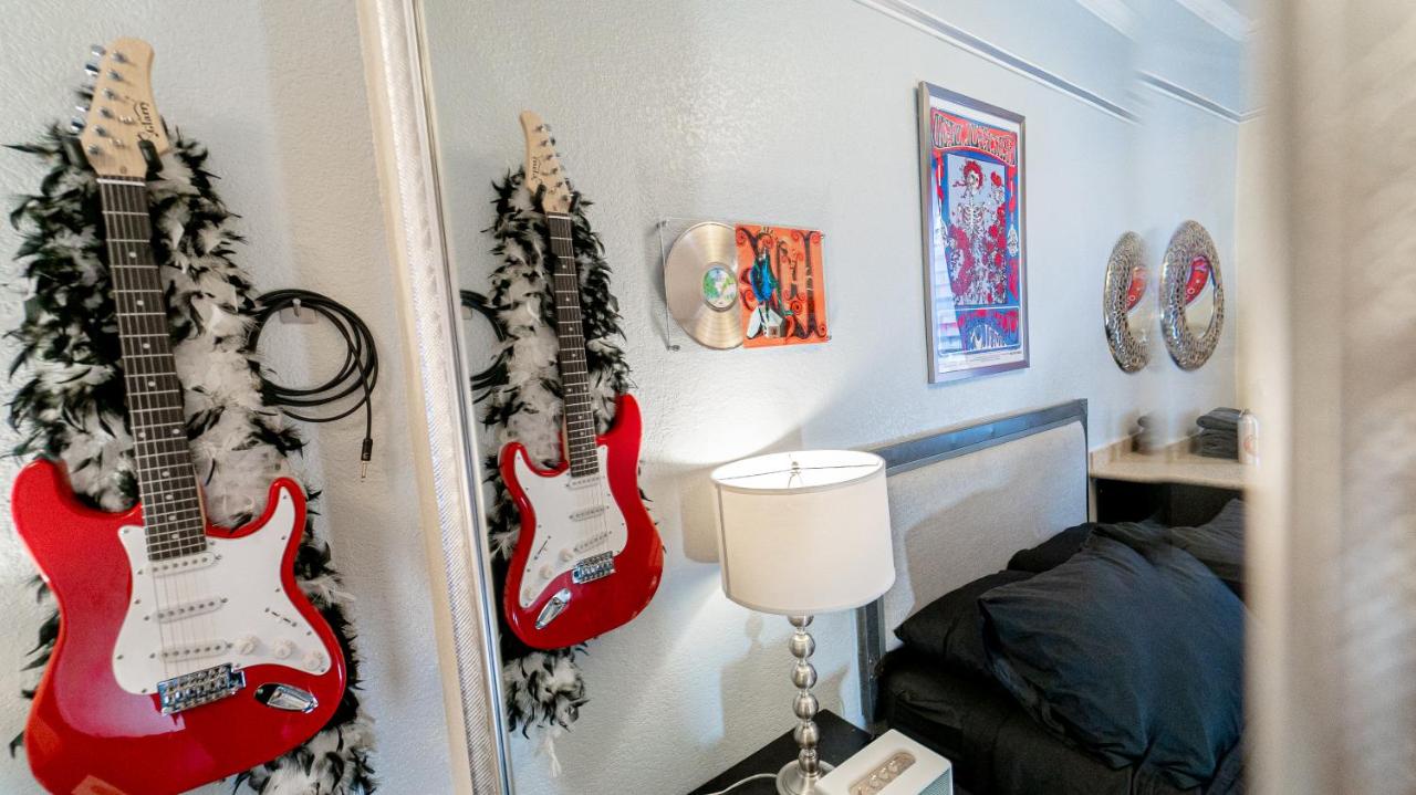 Grateful Dead Room with Shared Bathroom at Music City Hotel - Home of the San Francisco Music Hall of Fame
