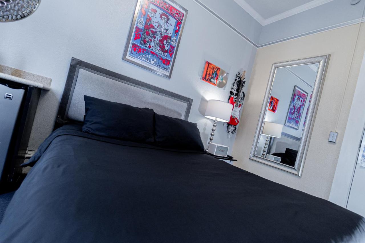 Grateful Dead Room with Shared Bathroom at Music City Hotel - Home of the San Francisco Music Hall of Fame