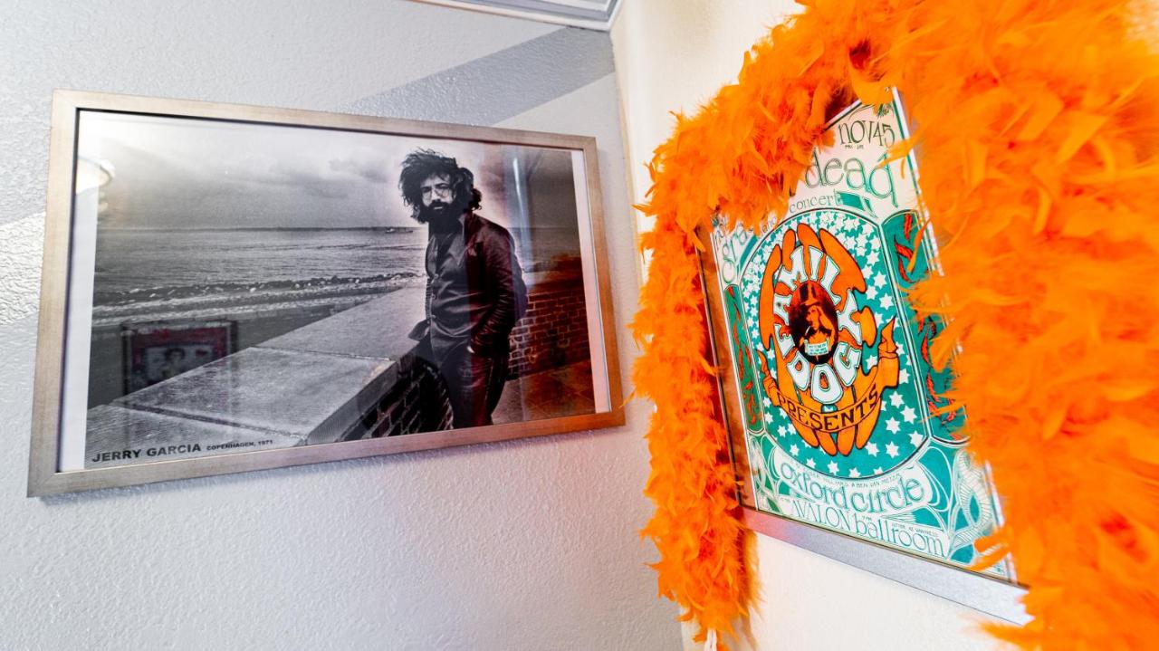 Grateful Dead Room with Shared Bathroom at Music City Hotel - Home of the San Francisco Music Hall of Fame