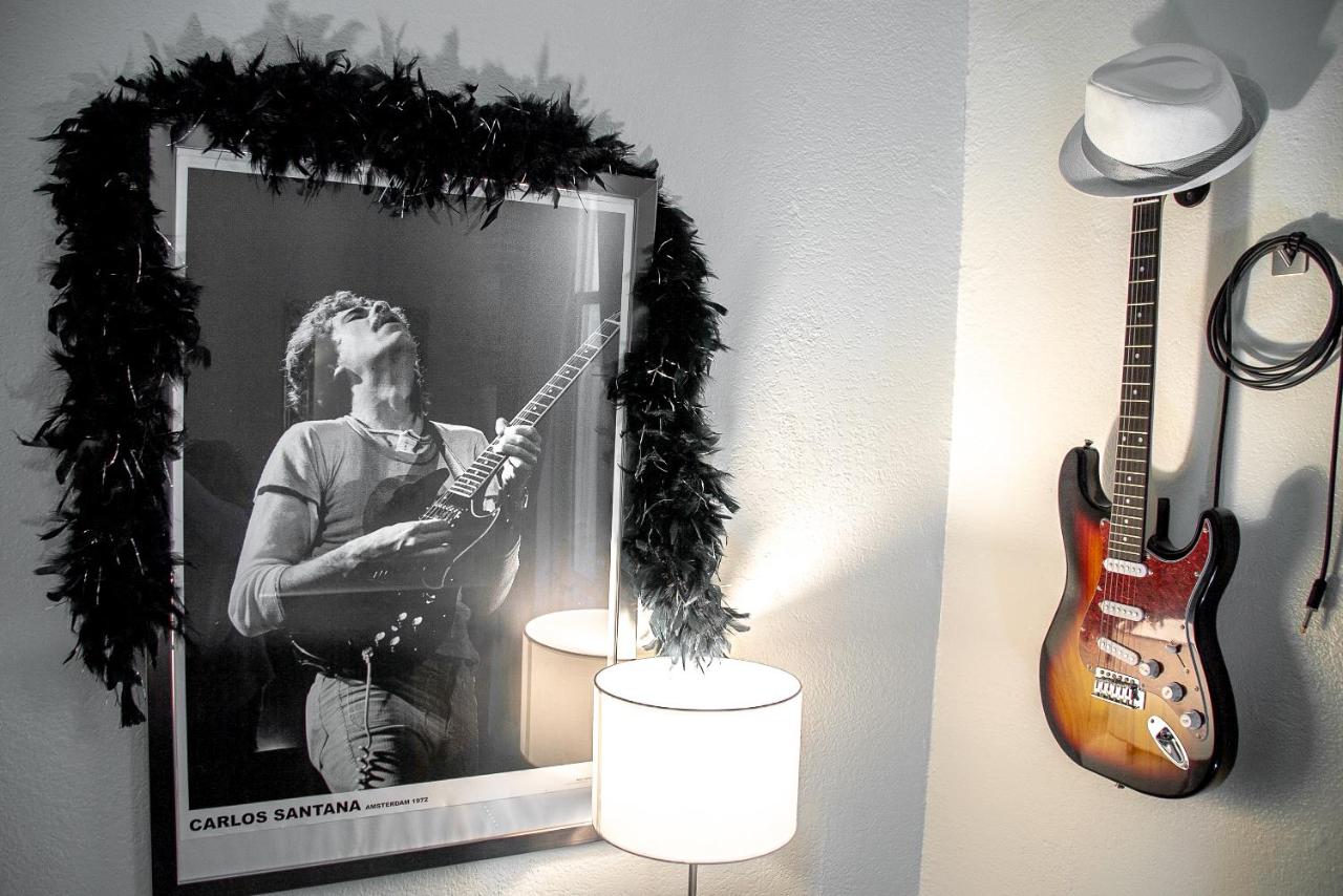 Queen Room with Shared Bathroom at Music City Hotel - Home of the San Francisco Music Hall of Fame