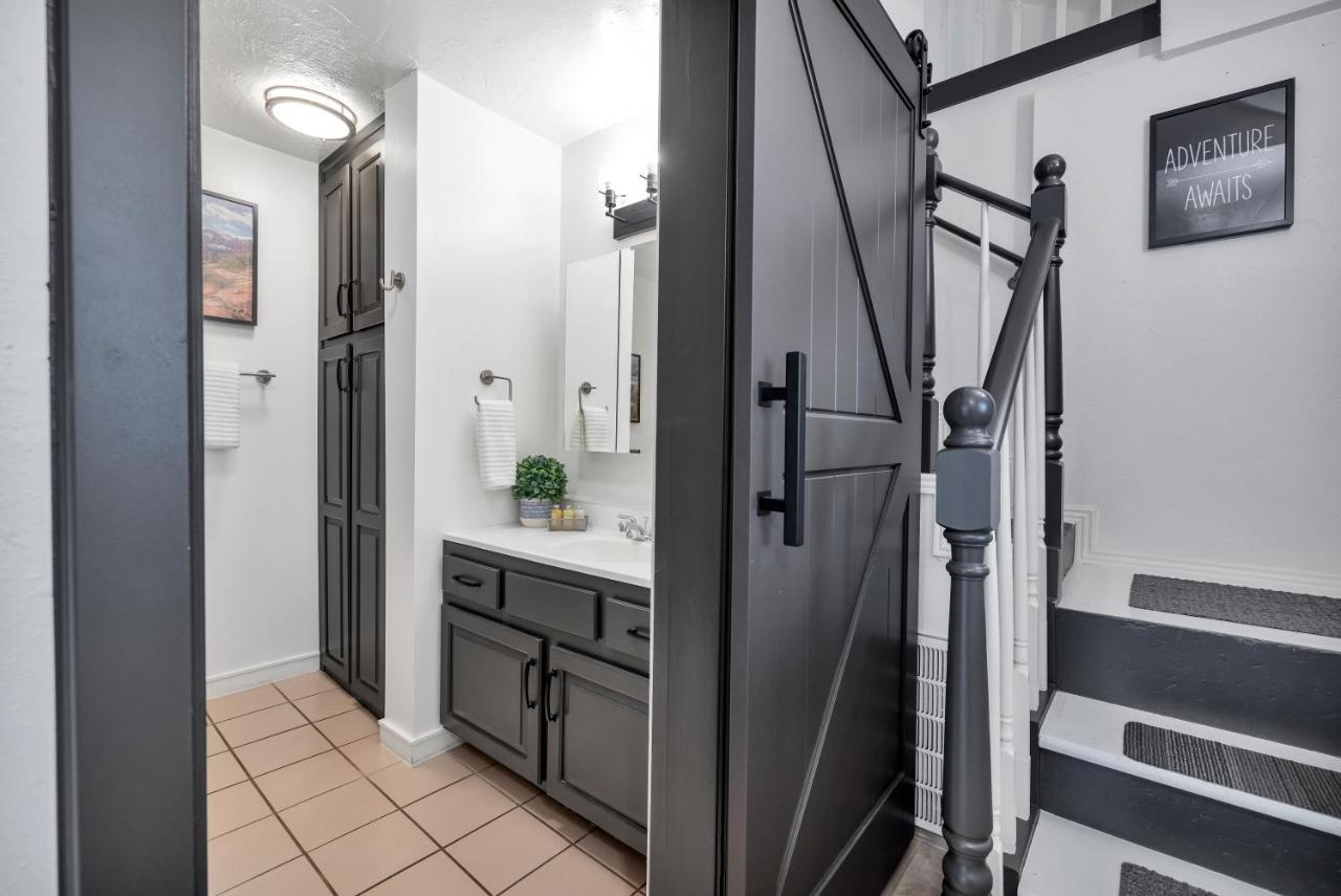 | Red Rock Inn Cottages
